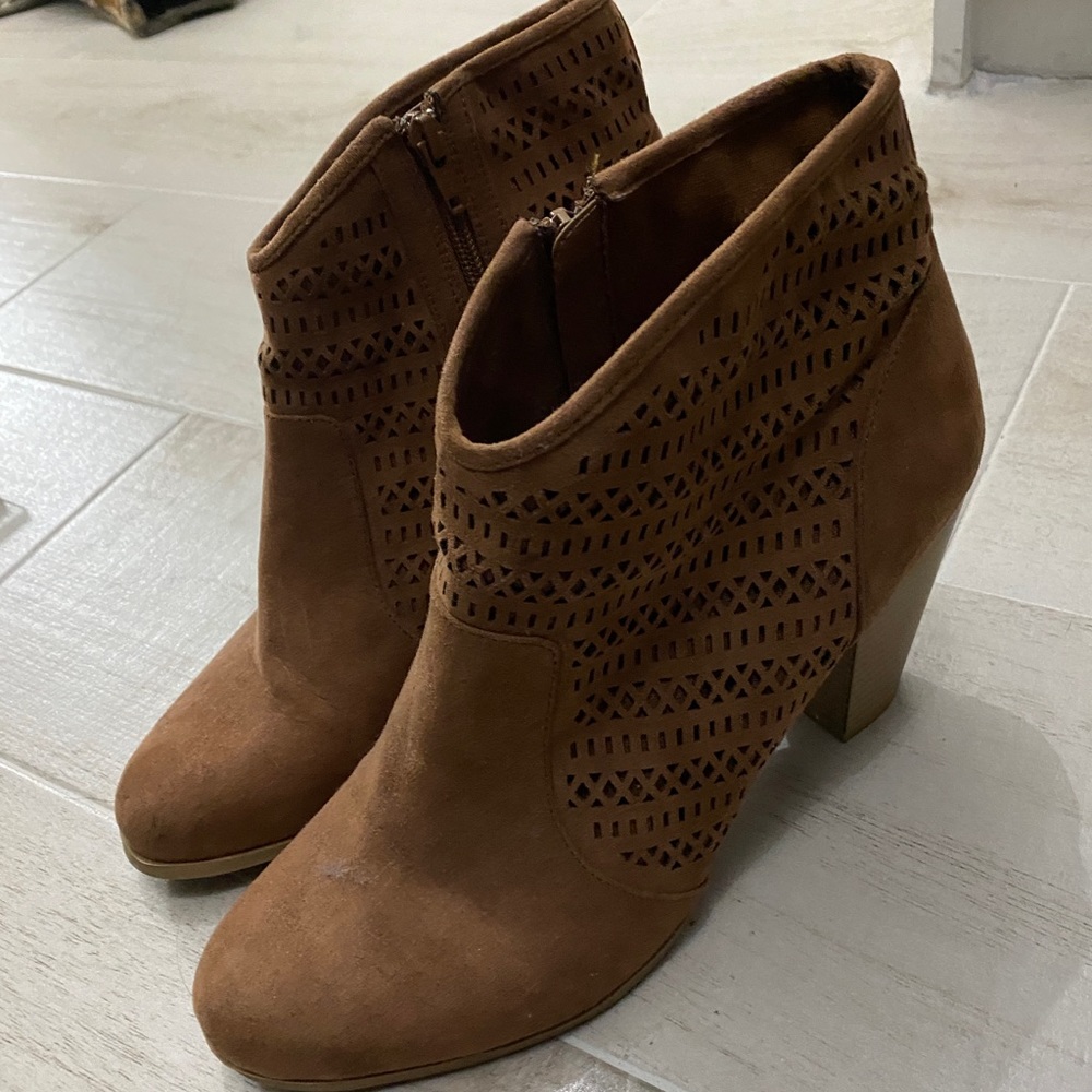 Nine West Perforated Camel Heeled Booties Size 12